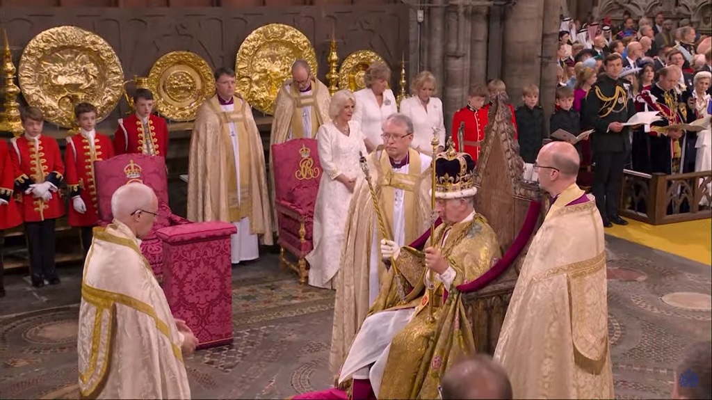 英国国王查尔斯三世正式加冕