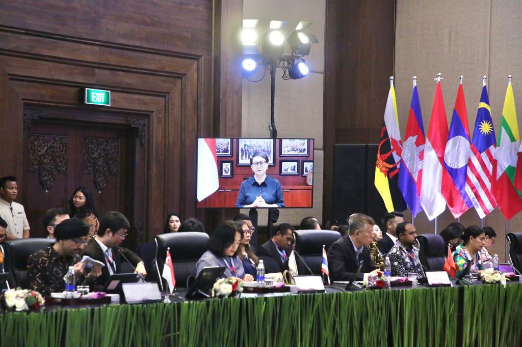 蕾特诺以视频方式出席东盟州市长论坛 