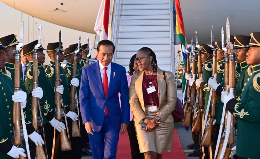 佐科威抵达南非约翰内斯堡 