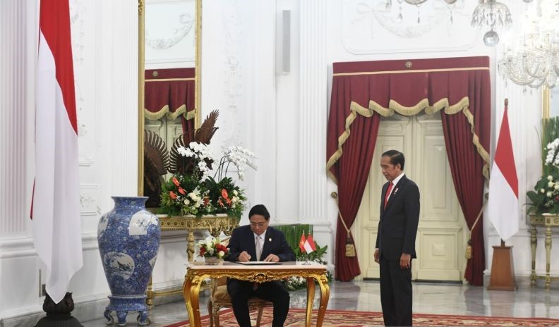 佐科威会见越南总理讨论电动汽车合作