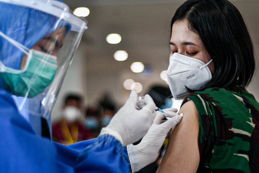 雅加达加强新冠疫苗接种工作遏制疫情蔓延