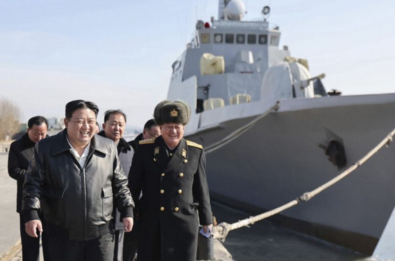 外媒：金正恩视察南浦造船厂