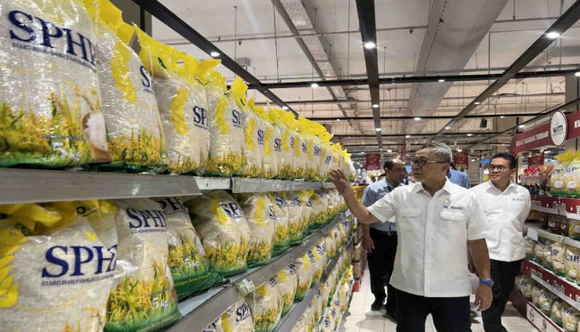 贸易部长视察现代市场大米供应