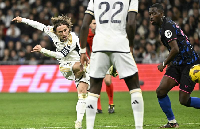 西甲：皇马1-0险胜塞维利亚 