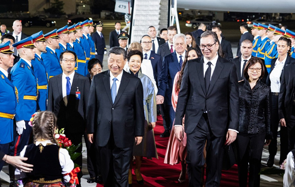 中国国家主席习近平抵达塞尔维亚 