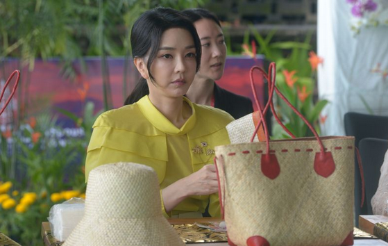 韩国第一夫人收受名牌包事件：检察官调查涉案牧师