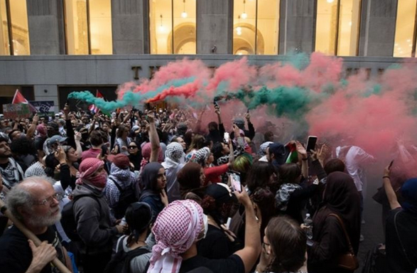 美国纽约民众集会声援巴勒斯坦