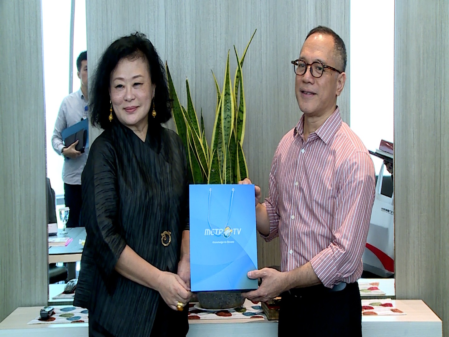 广东广播电视台副台长探访印尼美都电视台  