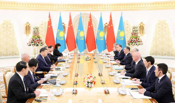 中国国家主席习近平同哈萨克斯坦总统举行会谈