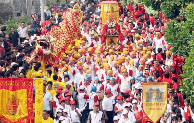 文登华人“抬神轿”被指定为非物质文化遗产