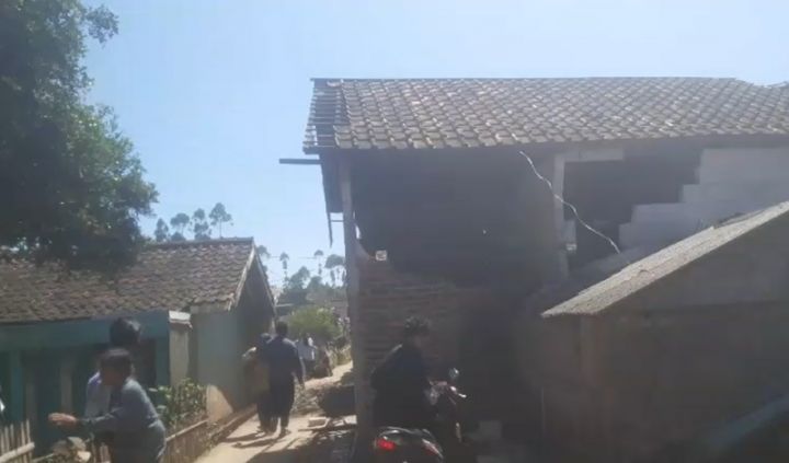 西爪哇省万隆市发生5.0级地震，暂无人员伤亡 