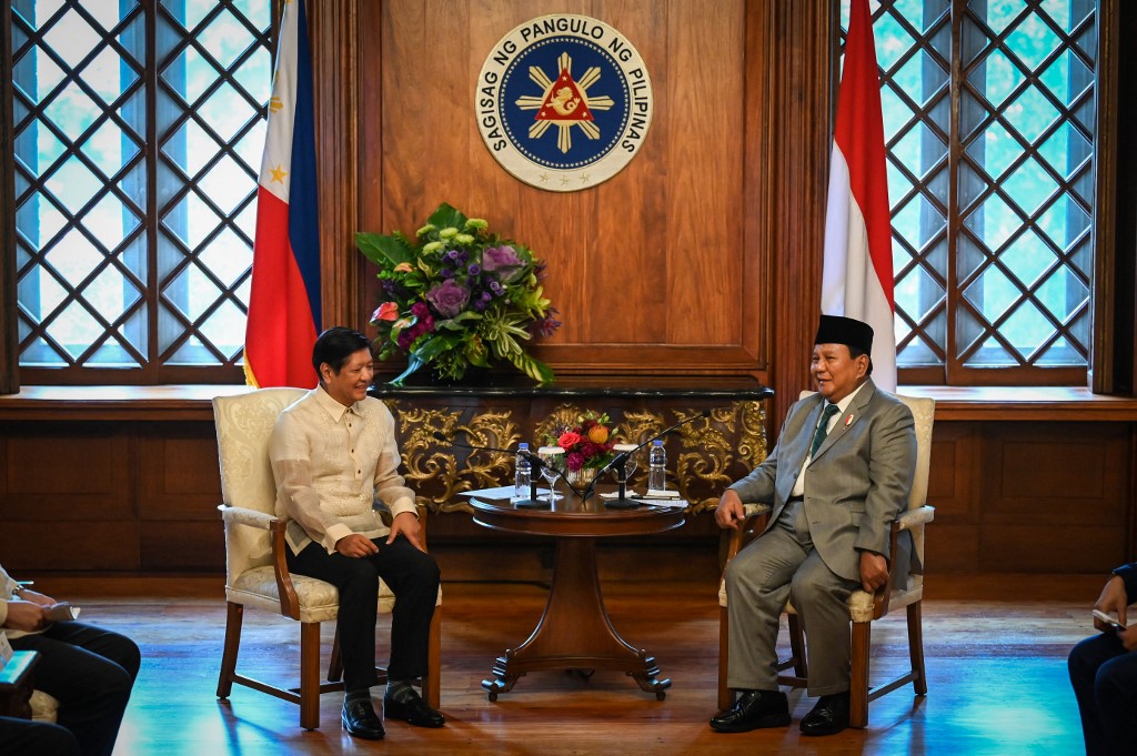 普拉博沃会见菲律宾总统 