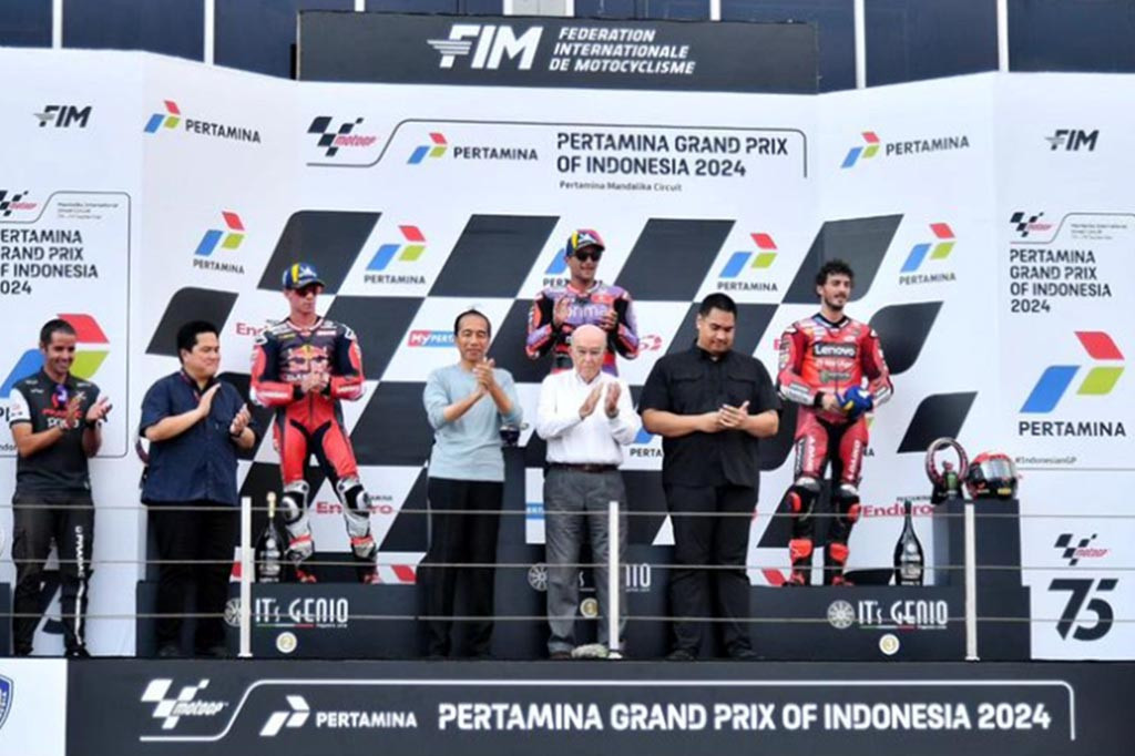 佐科威观看曼达利卡世界摩托车锦标赛 