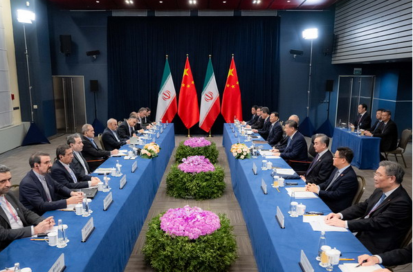 中国国家主席习近平会见伊朗、埃及总统