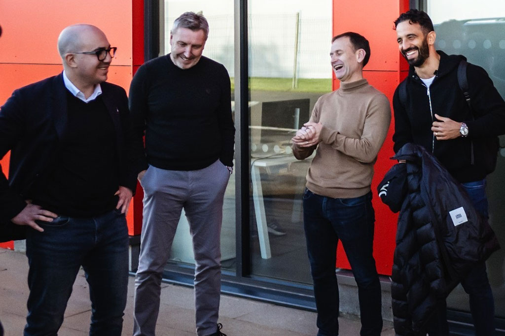 曼联新主帅阿莫林抵达曼彻斯特 