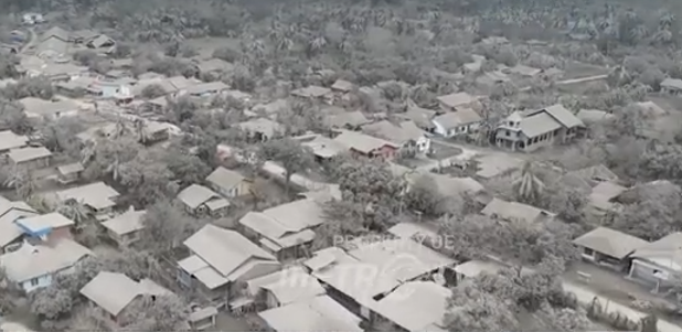 勒沃多比火山喷发致数千公顷农田被火山灰覆盖 