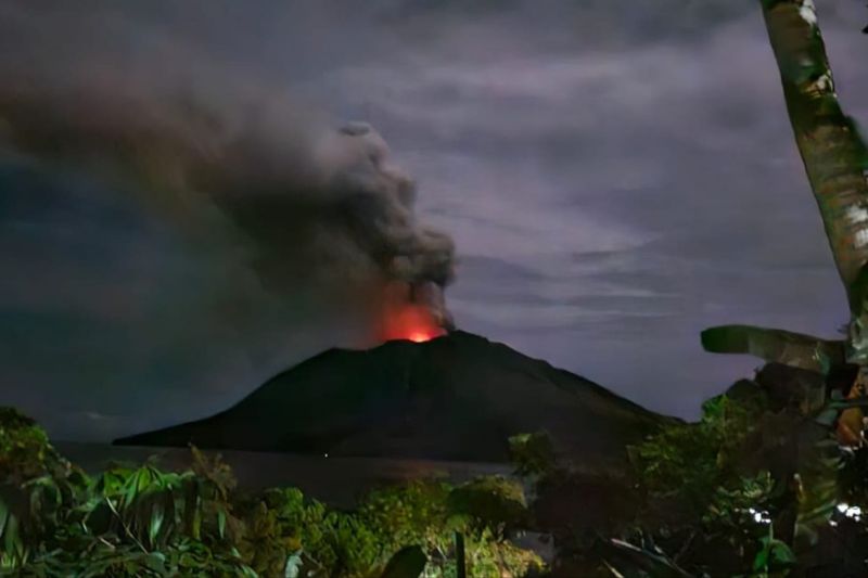 勒沃多比火山、塞梅鲁火山再次喷发