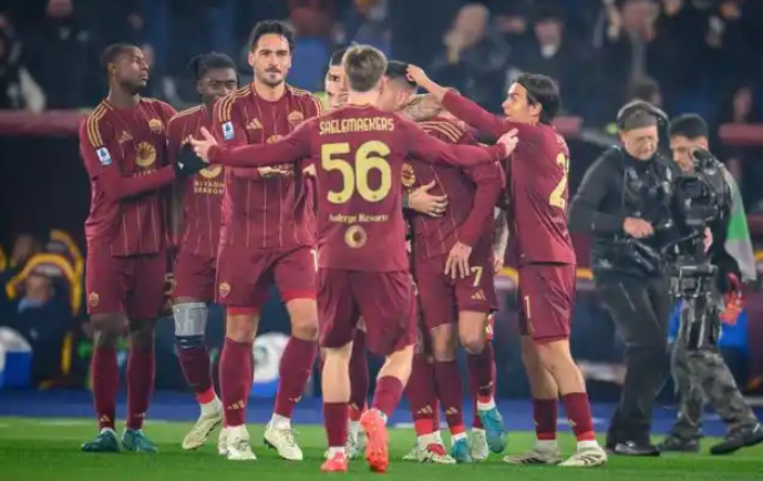 意甲：罗马2-0完胜拉齐奥 