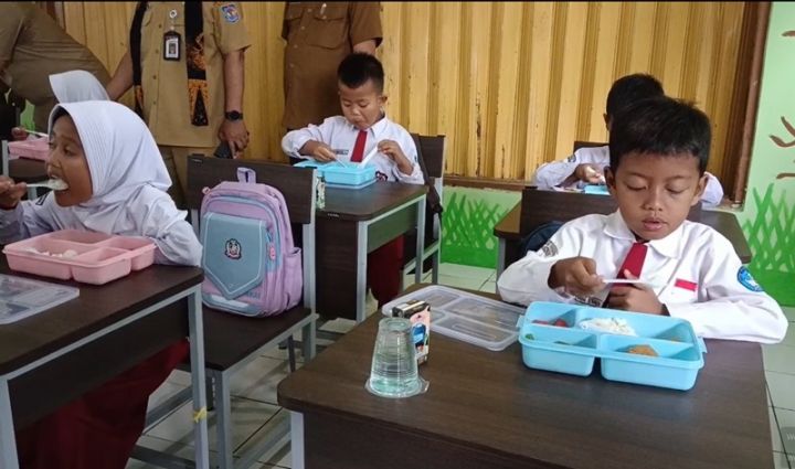 普拉博沃：免费营养餐计划是印尼未来“重要投资”