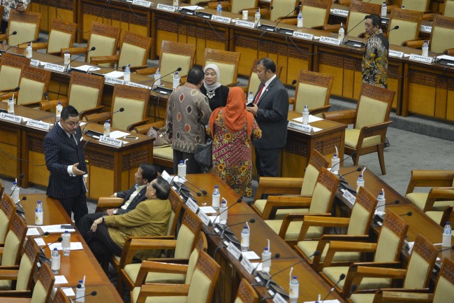 国会批准矿产和煤炭开采法案成为法律 