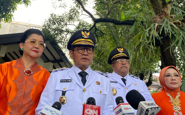 雅加达市政厅举行省长职务交接仪式 