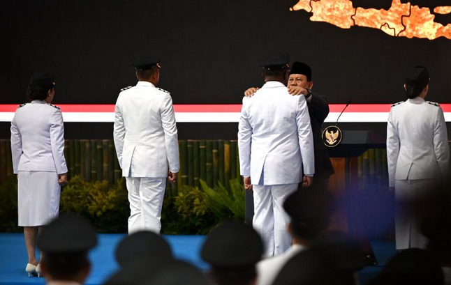 临近地方首长培训，警方展开保安部队演习