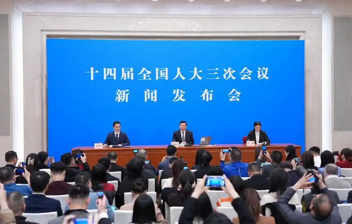 娄勤俭介绍十四届全国人大三次会议热点