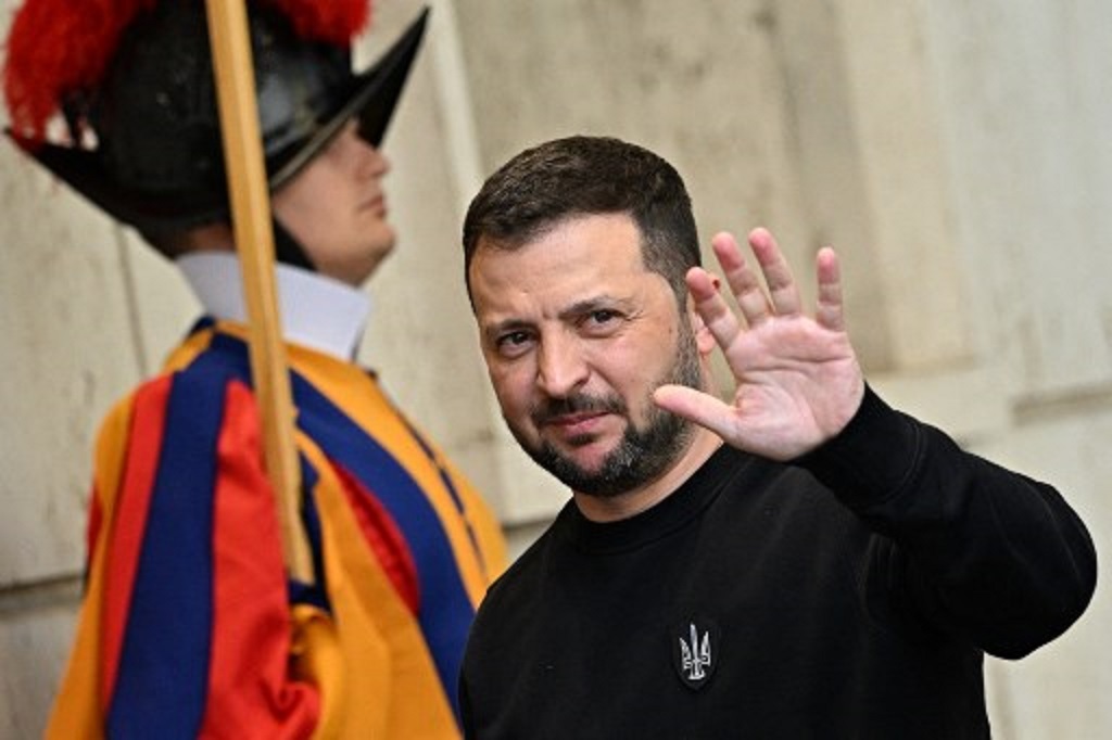 美国停止对乌克兰所有军事援助 