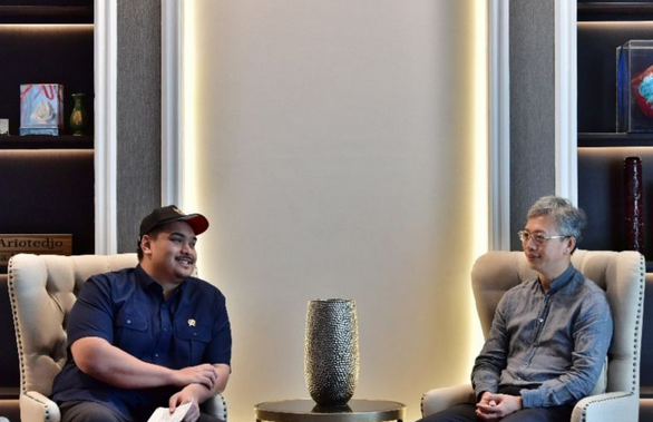 青年体育部长会见中国驻印尼大使王鲁彤  