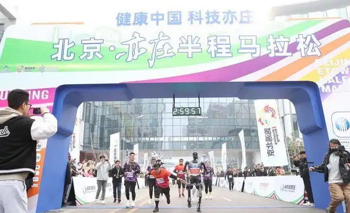 北京将举行全球首个人形机器人半马赛