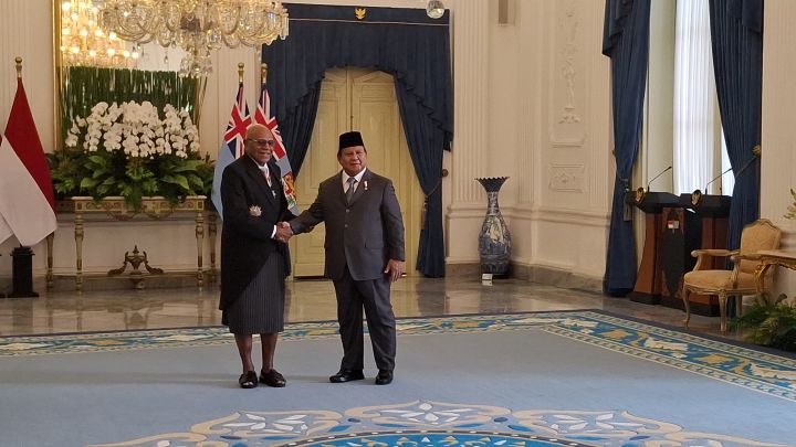 普拉博沃会见斐济共和国总理
