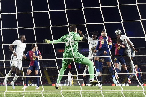 欧冠：巴萨首回合3-3国米 