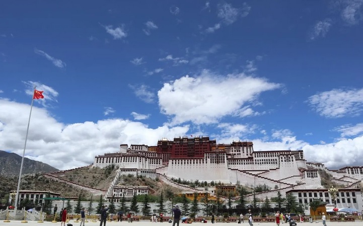 国际佛教团体近日访问西藏拉萨 