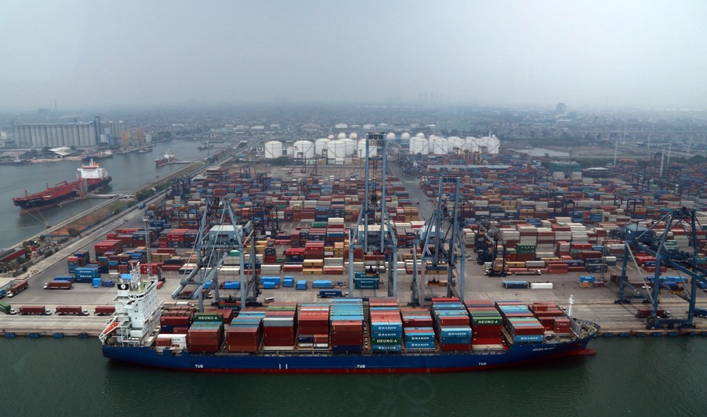 美国洛杉矶港入境货运量5月初暴跌30%