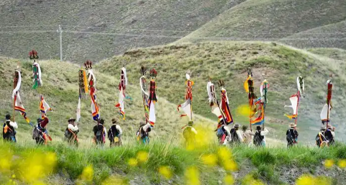 西藏农民聚集迎接“望果节”到来