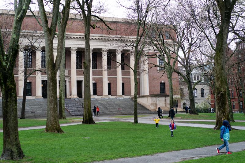 美国政府禁止哈佛大学招收国际学生  