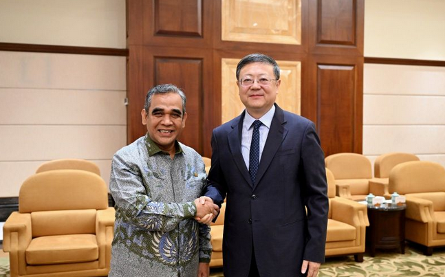 印尼人协主席穆扎尼会见上海市委书记陈吉宁 