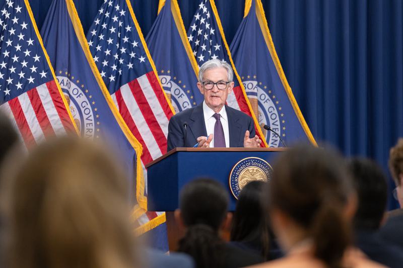 特朗普会见鲍威尔敦促美联储降息 