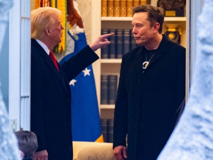 特朗普与马斯克就经济政策发生“口水战”