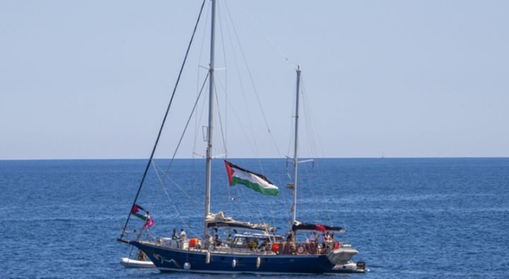 加沙援助船“玛德琳”号被以军拦截，船员被扣押  