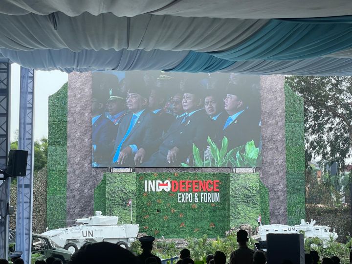 普拉博沃主持印尼防务博览会暨论坛开幕式 