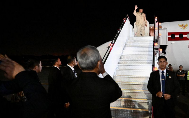 普拉博沃结束新加坡访问，启程前往俄罗斯 