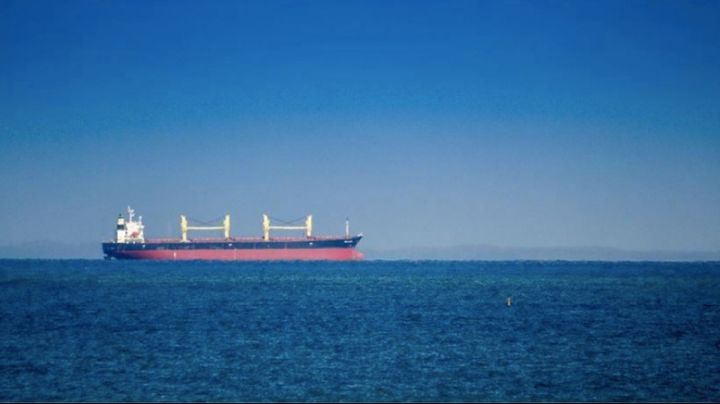 伊朗议会下令关闭霍尔木兹海峡 