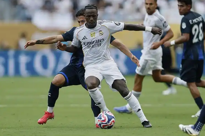 世俱杯：十人皇马3-1帕丘卡取首胜