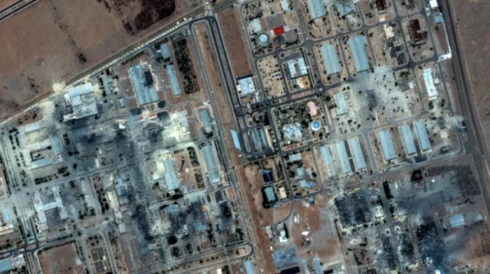 卫星照片显示美国空袭伊朗核设施破坏程度 