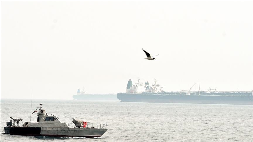 霍尔木兹海峡船只通行畅通 