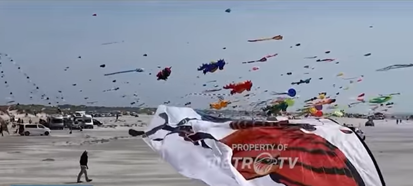 丹麦法诺岛近日迎来全球最大风筝节