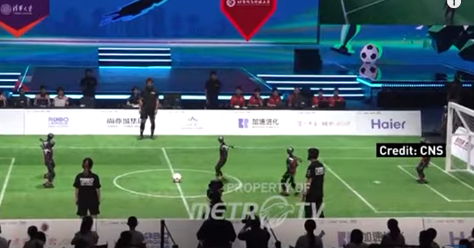 首届机器人足球联赛在中国开赛