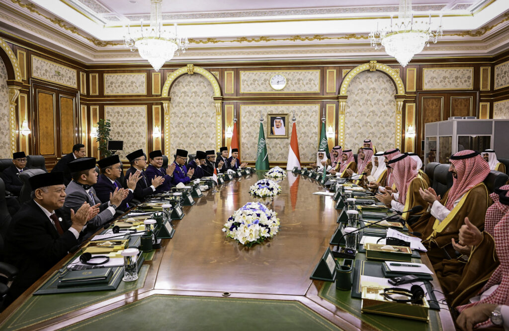 普拉博沃与沙特王储穆罕默德·本·萨勒曼举行会晤