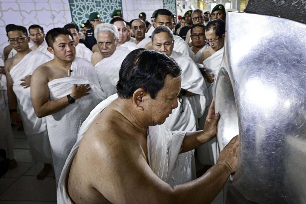 普拉博沃访问沙特期间进行副朝 